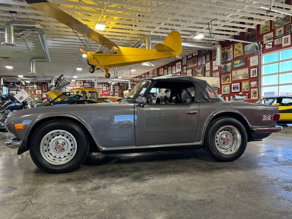 Triumph-tr6-1973-custom-57