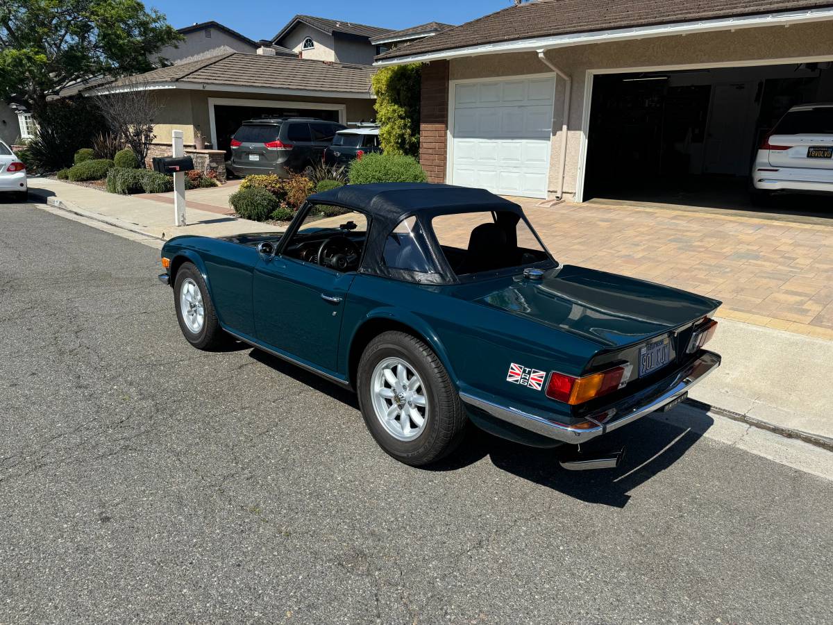Triumph-tr6-1974-blue-1