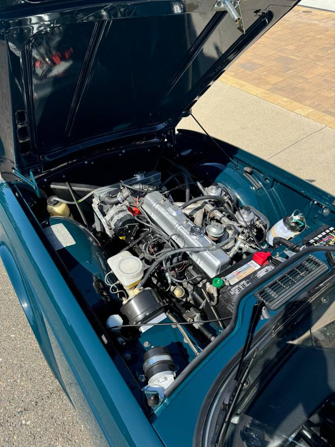 Triumph-tr6-1974-blue-11