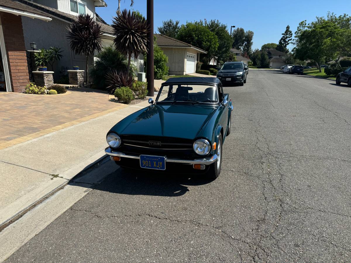 Triumph-tr6-1974-blue-13