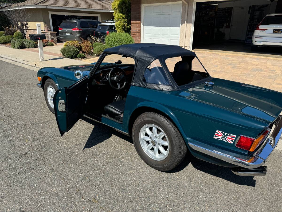 Triumph-tr6-1974-blue-2