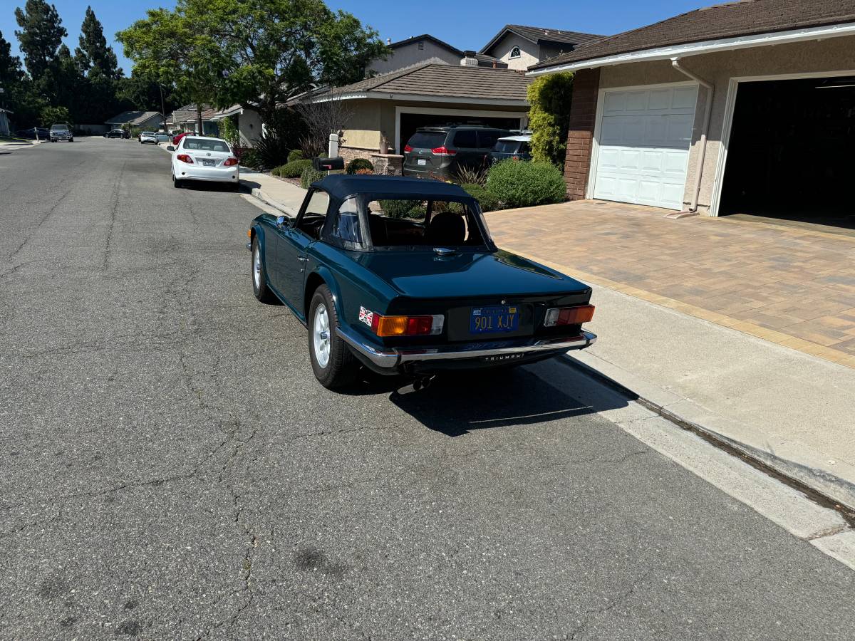Triumph-tr6-1974-blue-4