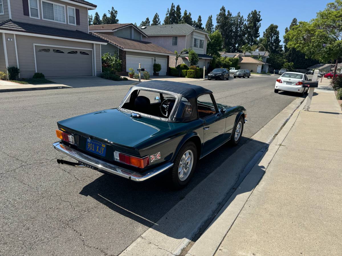 Triumph-tr6-1974-blue-6
