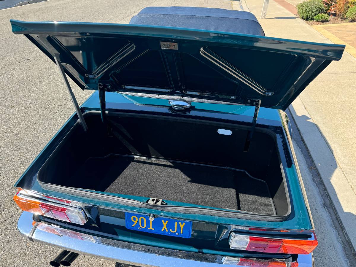 Triumph-tr6-1974-blue-7