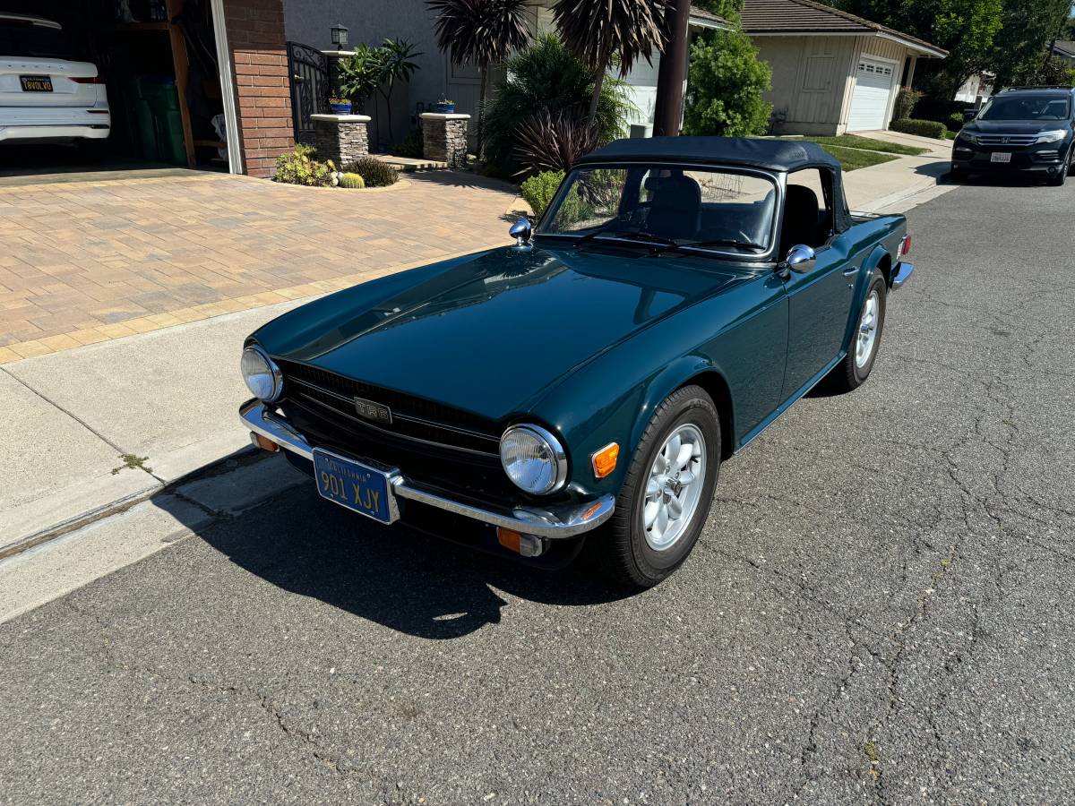 Triumph-tr6-1974-blue