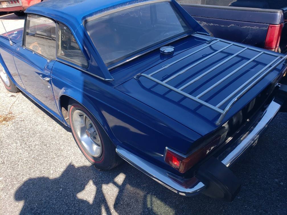 Triumph-tr6-1976-blue-37