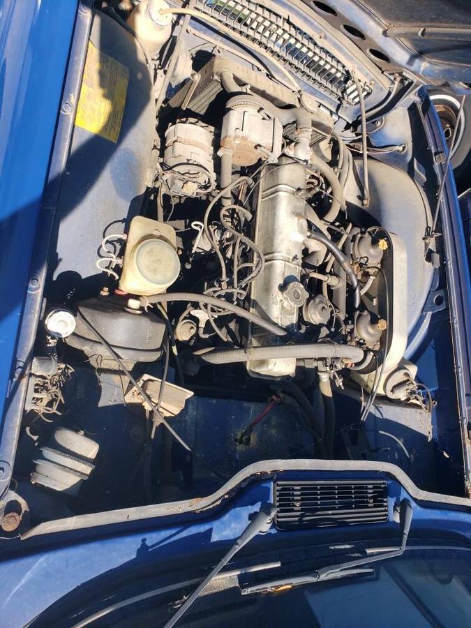 Triumph-tr6-1976-blue-39