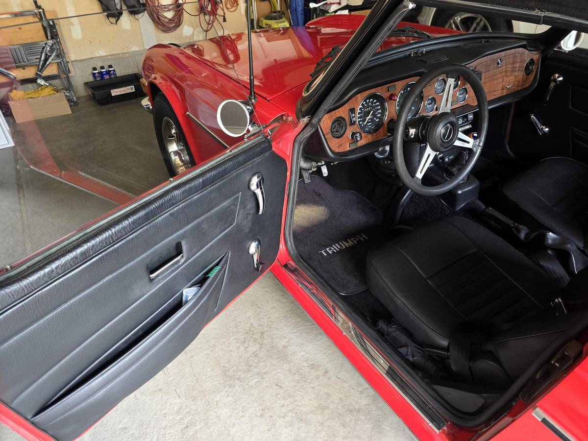 Triumph-tr6-1976-red-1