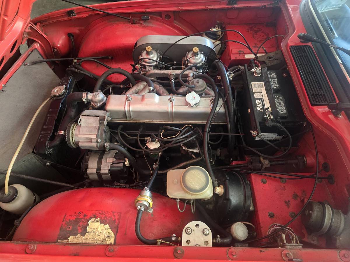 Triumph-tr6-1976-red-13