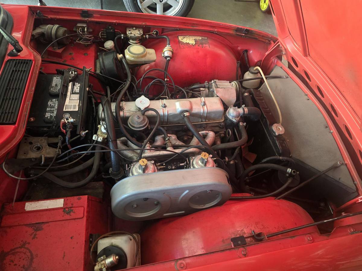 Triumph-tr6-1976-red-3