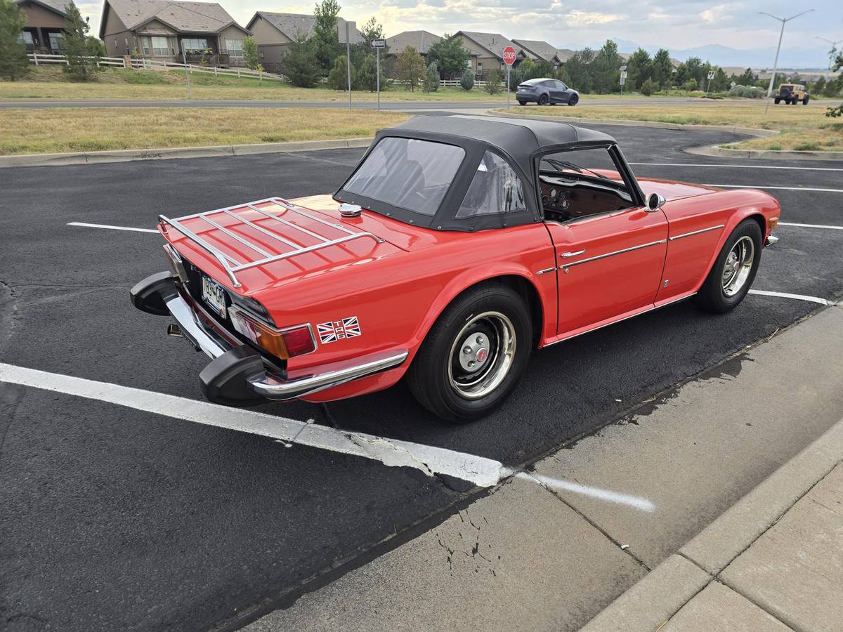 Triumph-tr6-1976-red-6