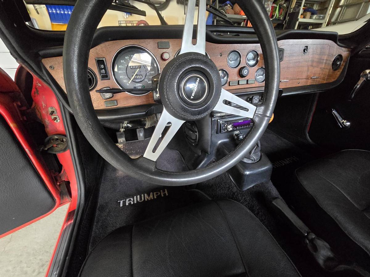 Triumph-tr6-1976-red-9