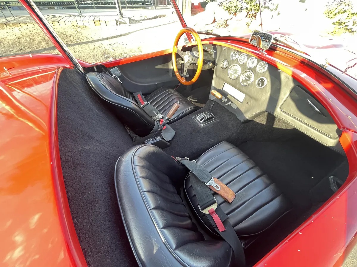 Unique-Cobra-1965-Red-Black-8