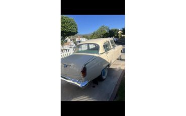 Volga-21-1967-Cream-Green-1