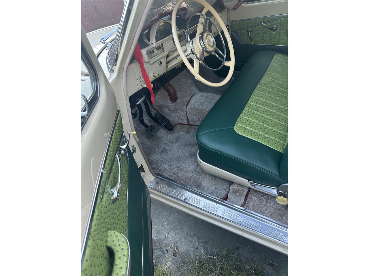 Volga-21-1967-Cream-Green-3