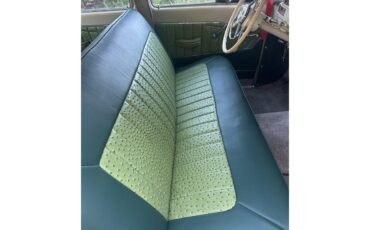 Volga-21-1967-Cream-Green-5