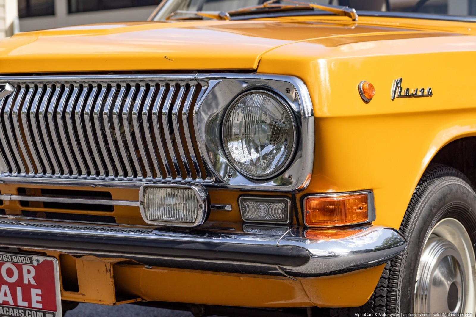 Volga-GAZ-24-1978-Sedan-27