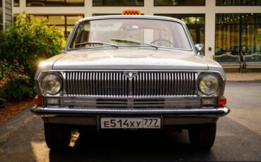 Volga-GAZ-M24-1976-Sedan-1