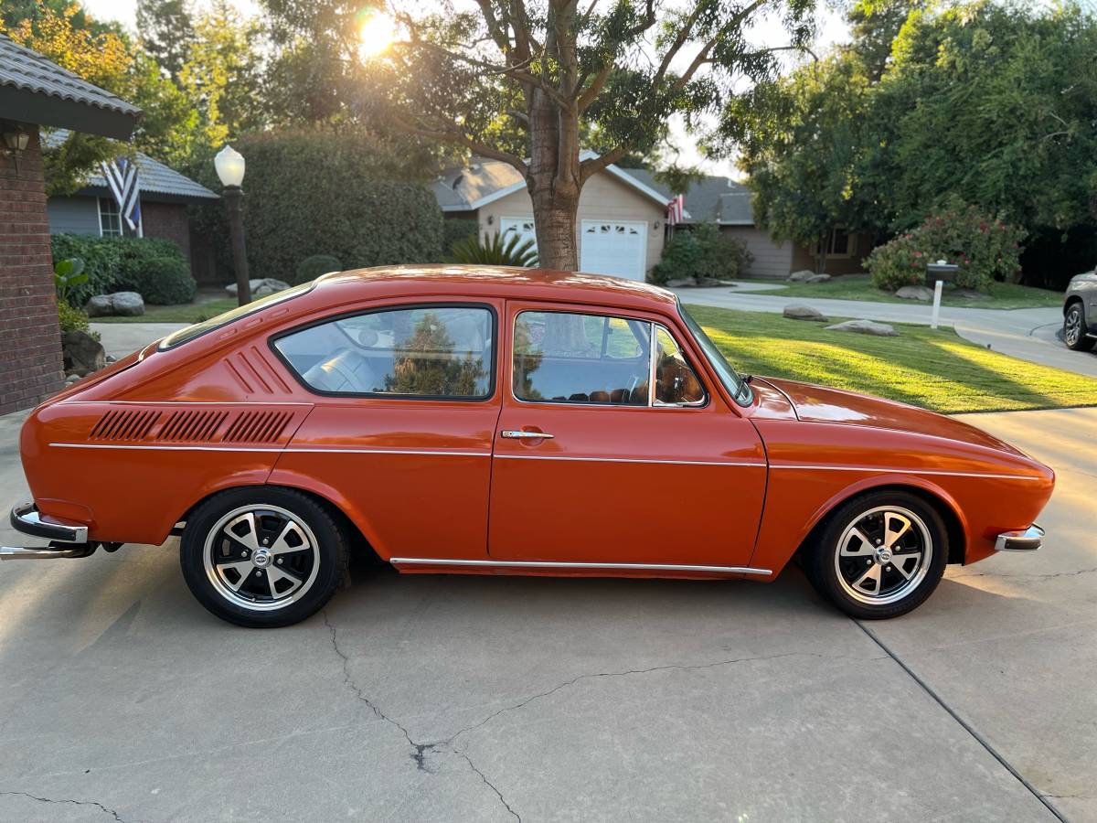 Volkswagen-1974-orange-1