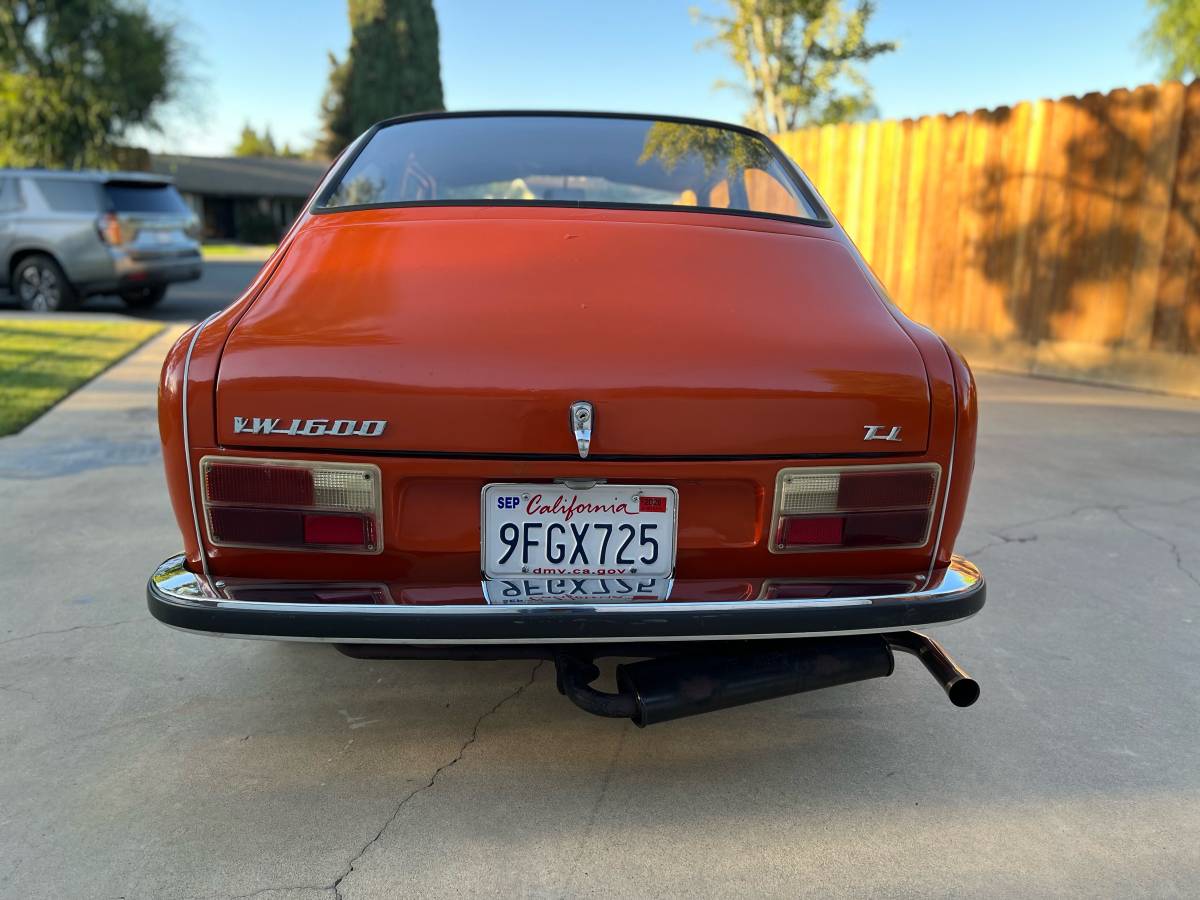 Volkswagen-1974-orange-11
