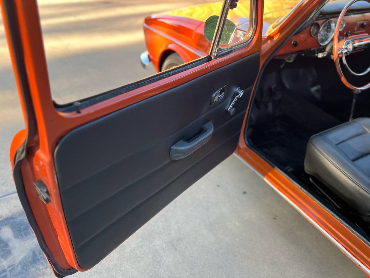 Volkswagen-1974-orange-4