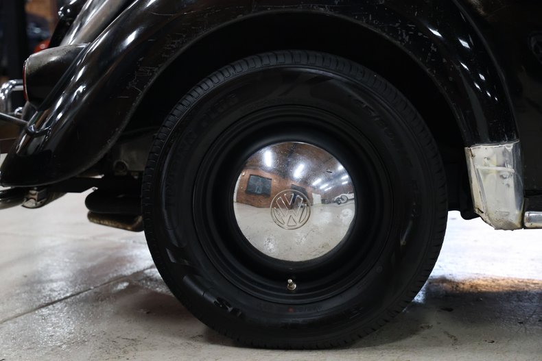 Volkswagen-Beetle-1958-Black-Red-19