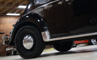 Volkswagen-Beetle-1958-Black-Red-25