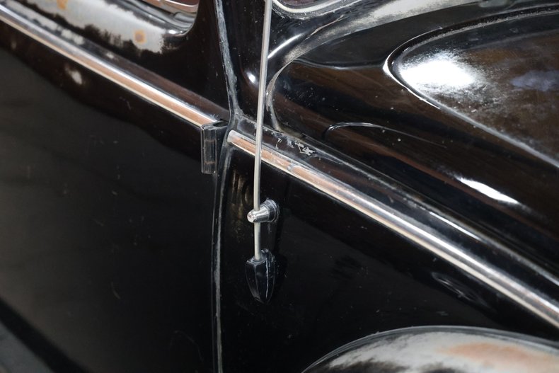 Volkswagen-Beetle-1958-Black-Red-3
