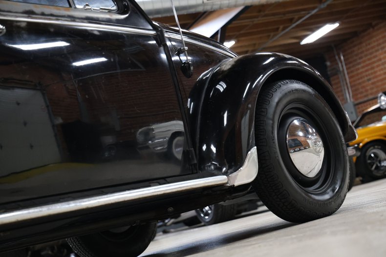 Volkswagen-Beetle-1958-Black-Red-7