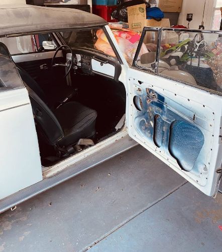Volkswagen-Beetle-1968-WhiteBlack-Top-2