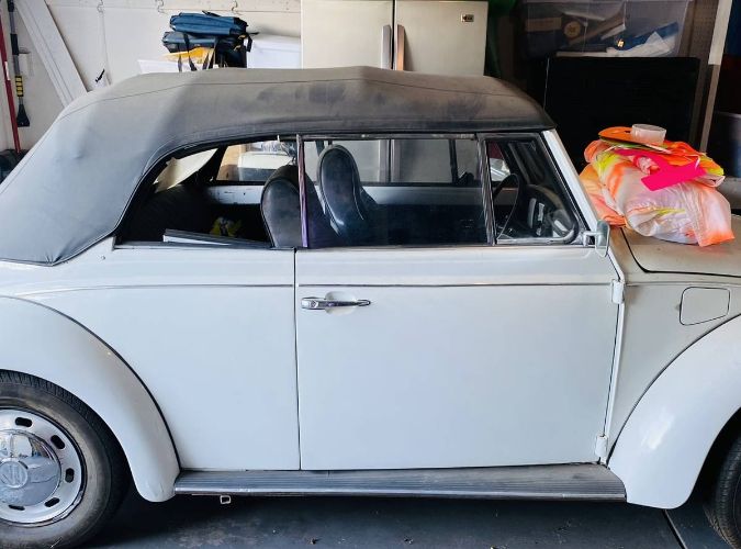 Volkswagen-Beetle-1968-WhiteBlack-Top-4