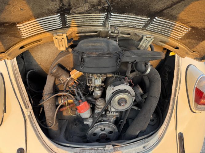 Volkswagen-Beetle-1970-Sahara-Beige-Black-17