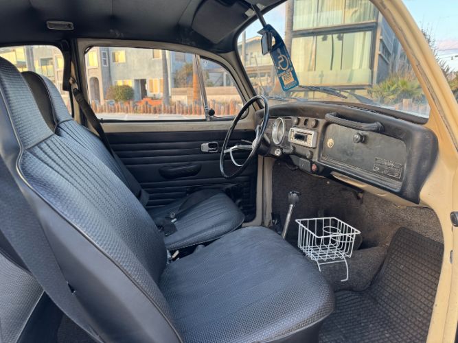 Volkswagen-Beetle-1970-Sahara-Beige-Black-9