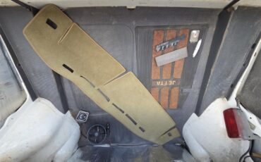 Volkswagen-Jetta-1982-White-Tan-10