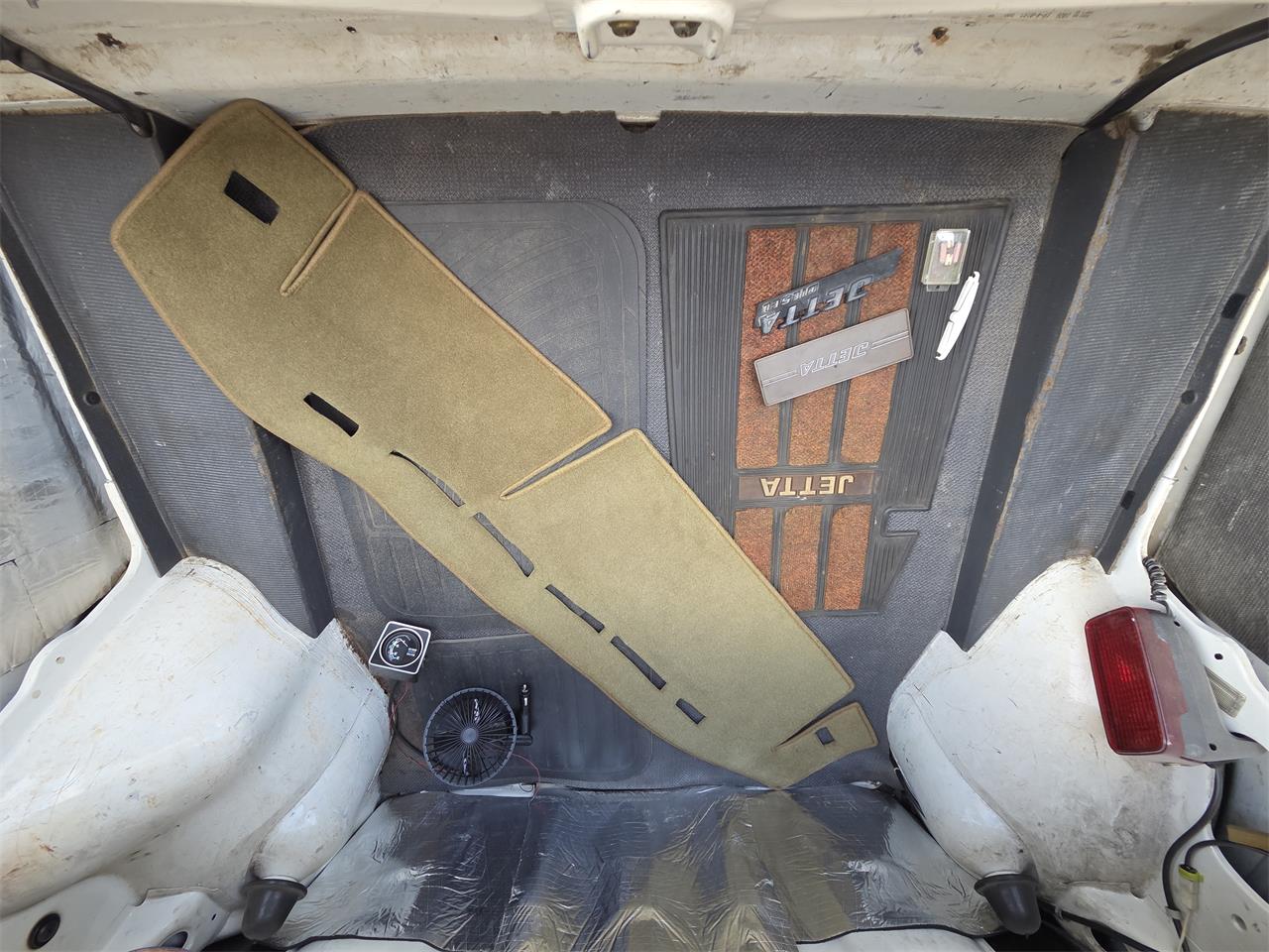 Volkswagen-Jetta-1982-White-Tan-10