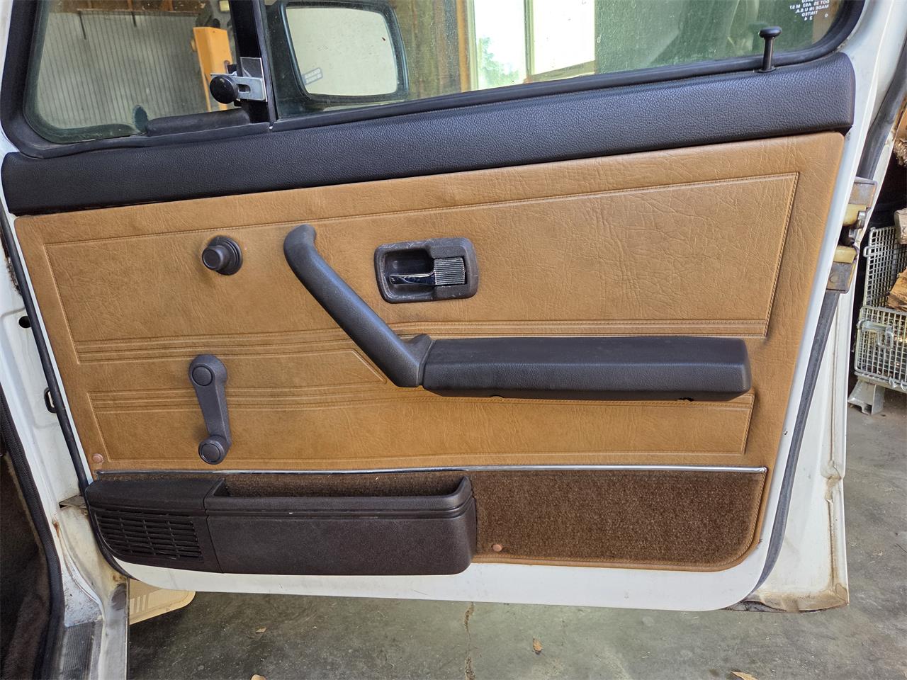 Volkswagen-Jetta-1982-White-Tan-11