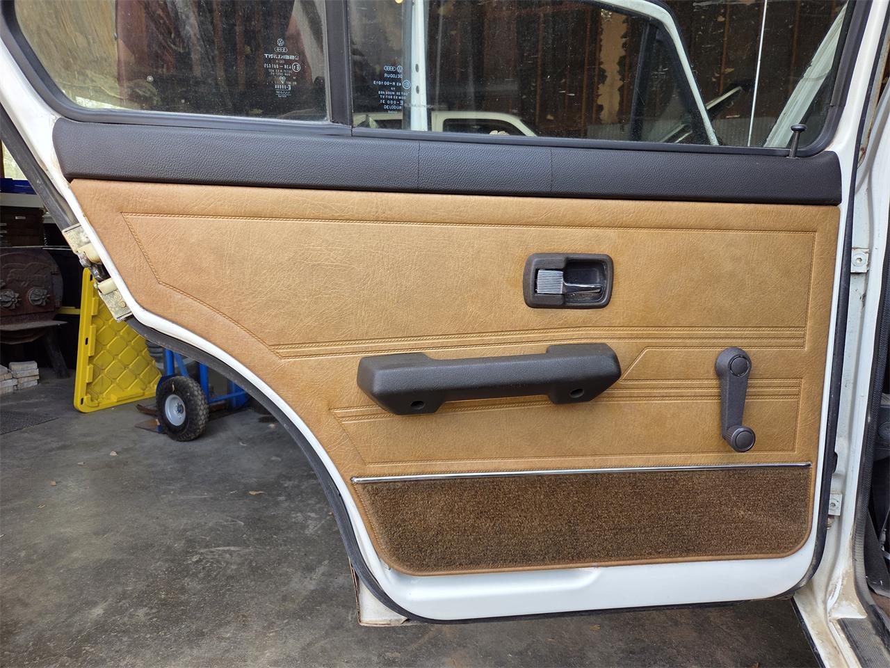 Volkswagen-Jetta-1982-White-Tan-12