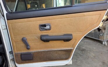 Volkswagen-Jetta-1982-White-Tan-13
