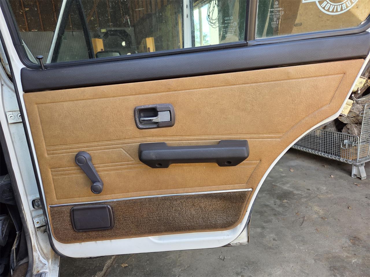 Volkswagen-Jetta-1982-White-Tan-13