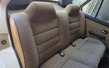 Volkswagen-Jetta-1982-White-Tan-16