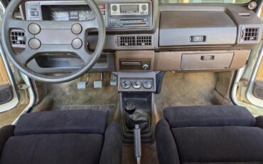 Volkswagen-Jetta-1982-White-Tan-18
