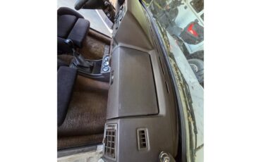 Volkswagen-Jetta-1982-White-Tan-20
