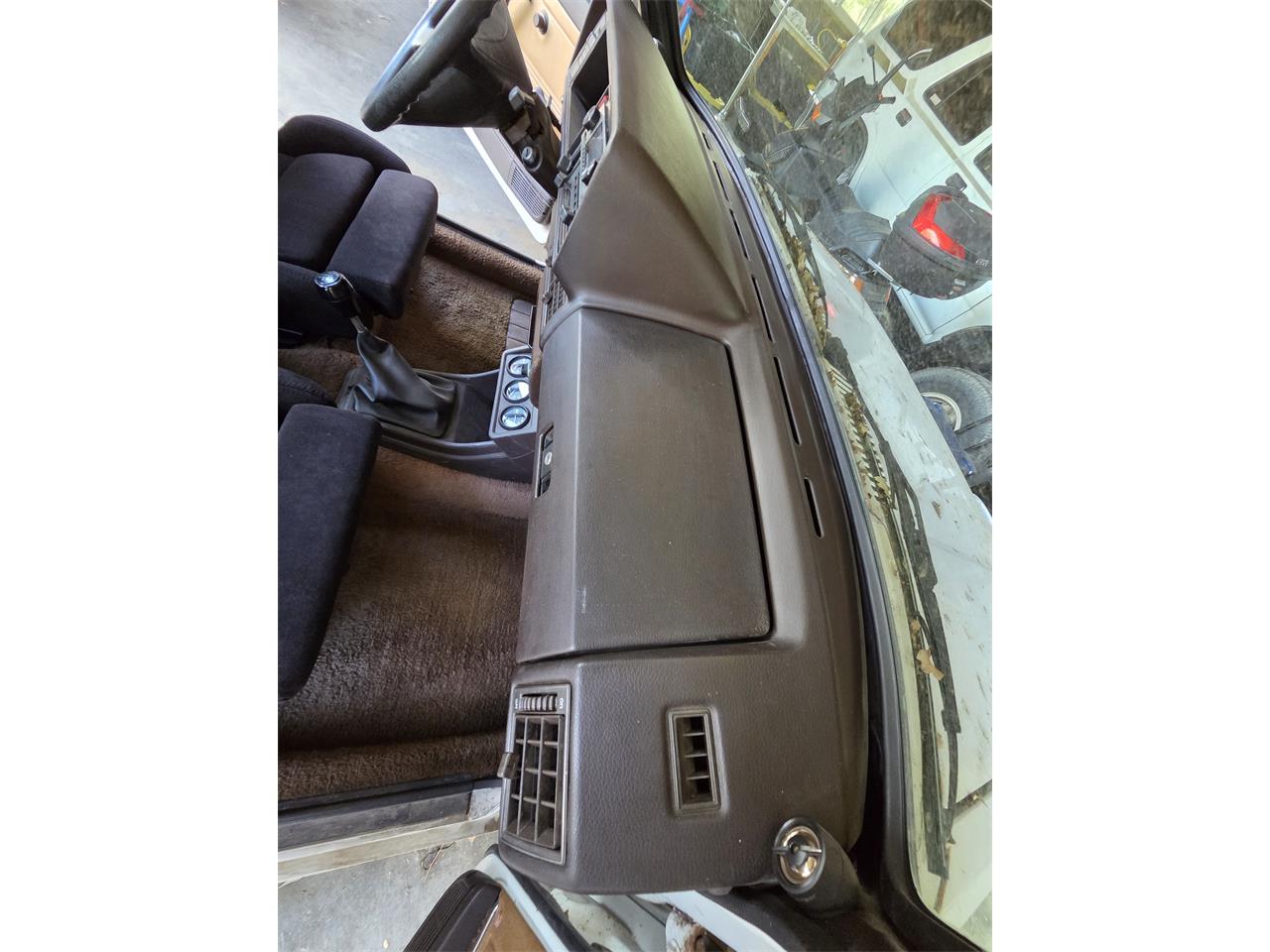 Volkswagen-Jetta-1982-White-Tan-20