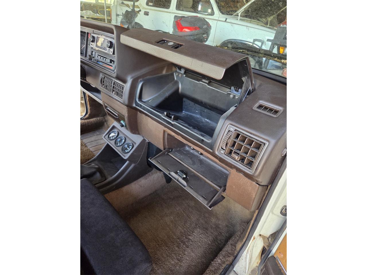 Volkswagen-Jetta-1982-White-Tan-21