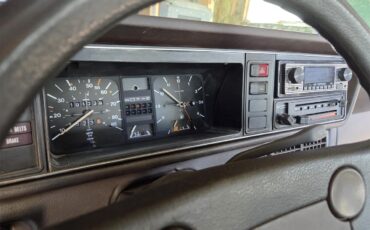 Volkswagen-Jetta-1982-White-Tan-22