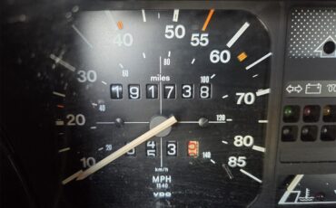 Volkswagen-Jetta-1982-White-Tan-23