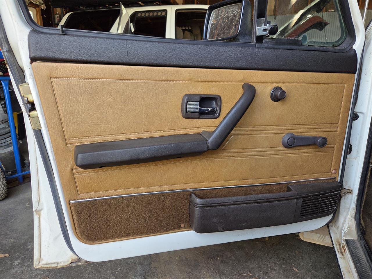 Volkswagen-Jetta-1982-White-Tan-30