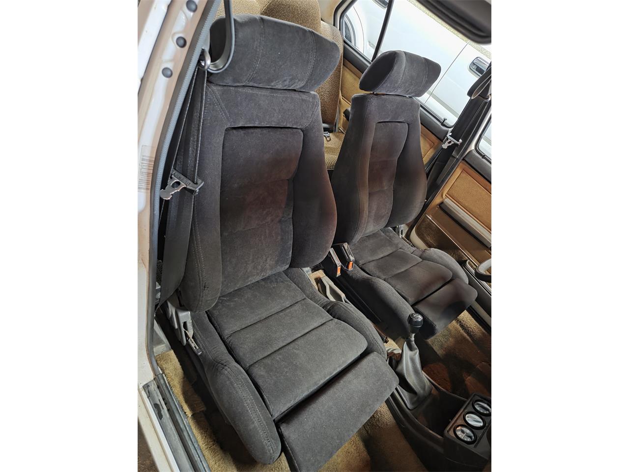 Volkswagen-Jetta-1982-White-Tan-32
