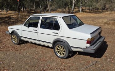 Volkswagen-Jetta-1982-White-Tan