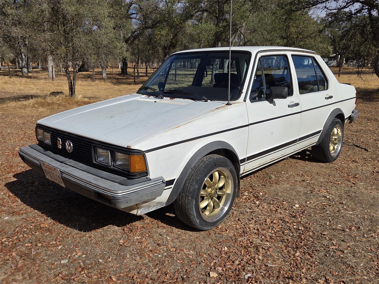 Volkswagen-Jetta-1982-White-Tan-6